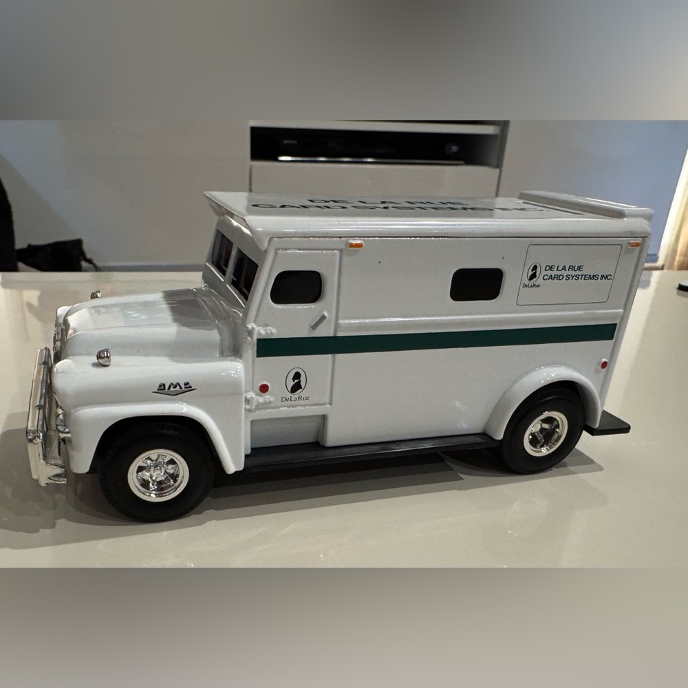 ERTL - 1959 GMC ARMORED TRUCK BANK - De La Rue Card Systems Inc. - RARE